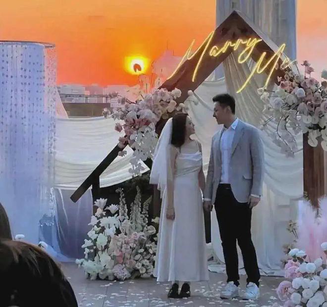 事:从风光无限到一地鸡毛j9平台华谊家族的豪门故(图2) 事:从风光无限到一地鸡毛j9平台华谊家族的豪门故(图2)